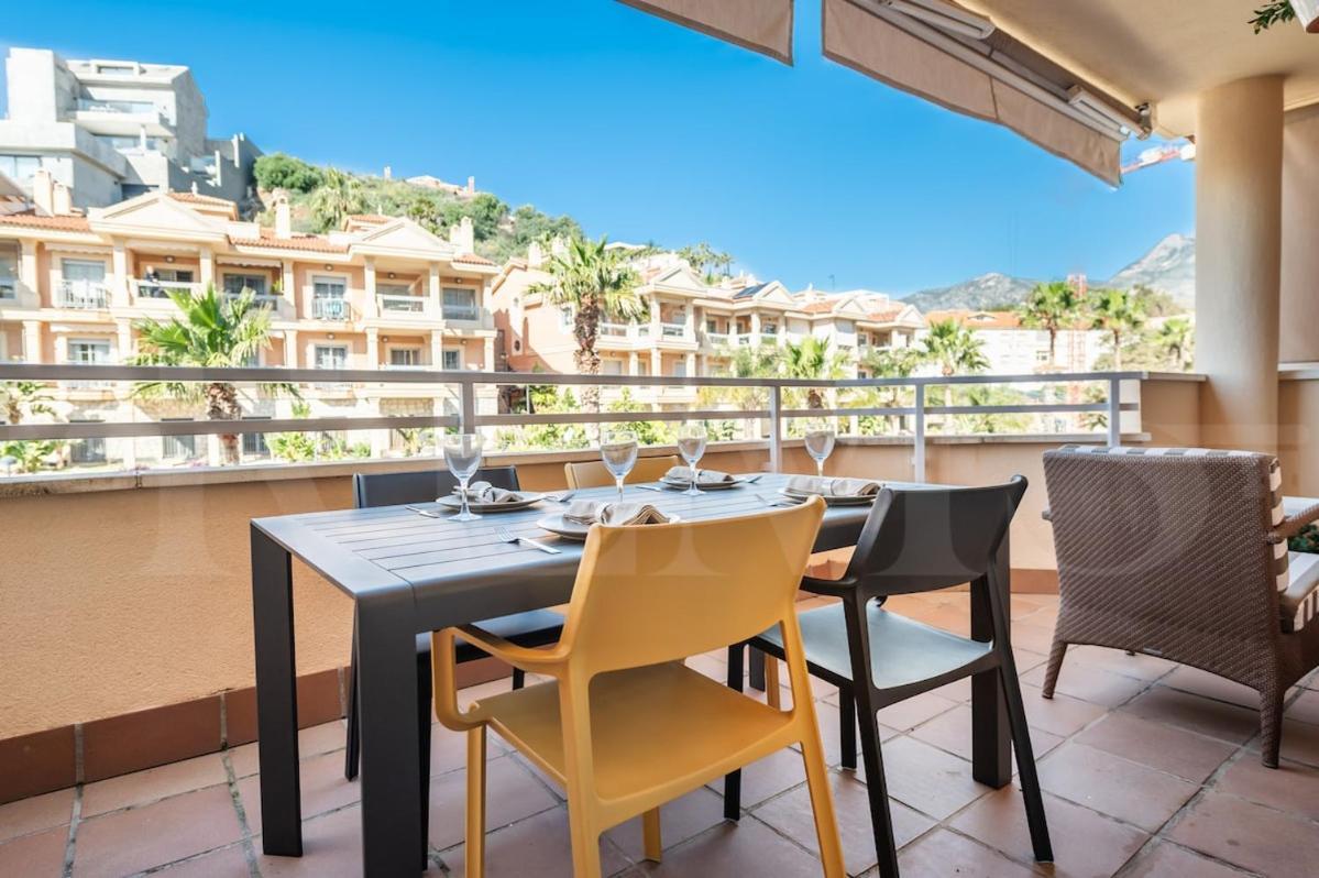 Seaside With Large Terrace, Pool & Parking Rems