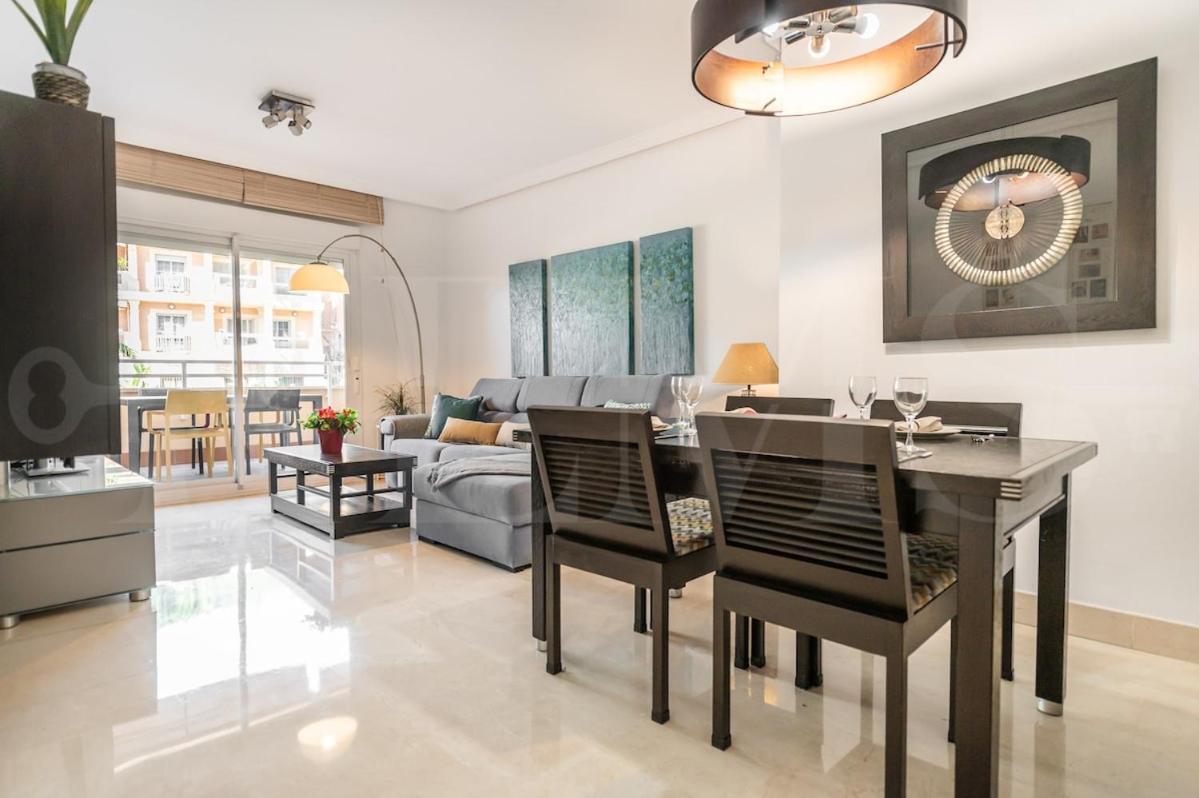 Seaside With Large Terrace, Pool & Parking Rems * Benalmadena
