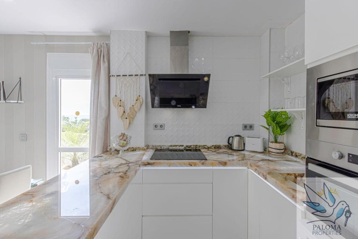 Appartement Benalbeach Beautiful 2 Bdr With Sea Views *