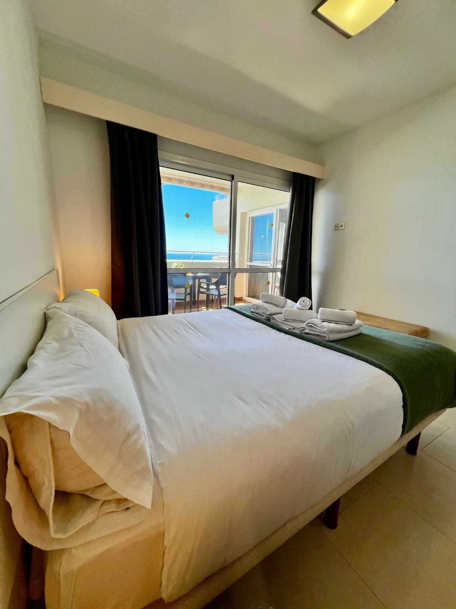 Appartement Frontal Sea View Benalbeach *