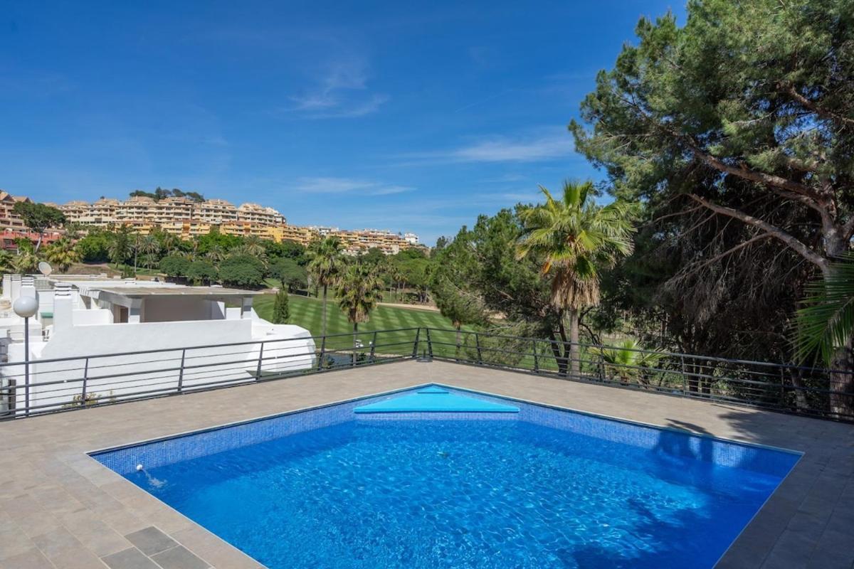 Relaxing Family Retreat With Stunning Golf Views Villa