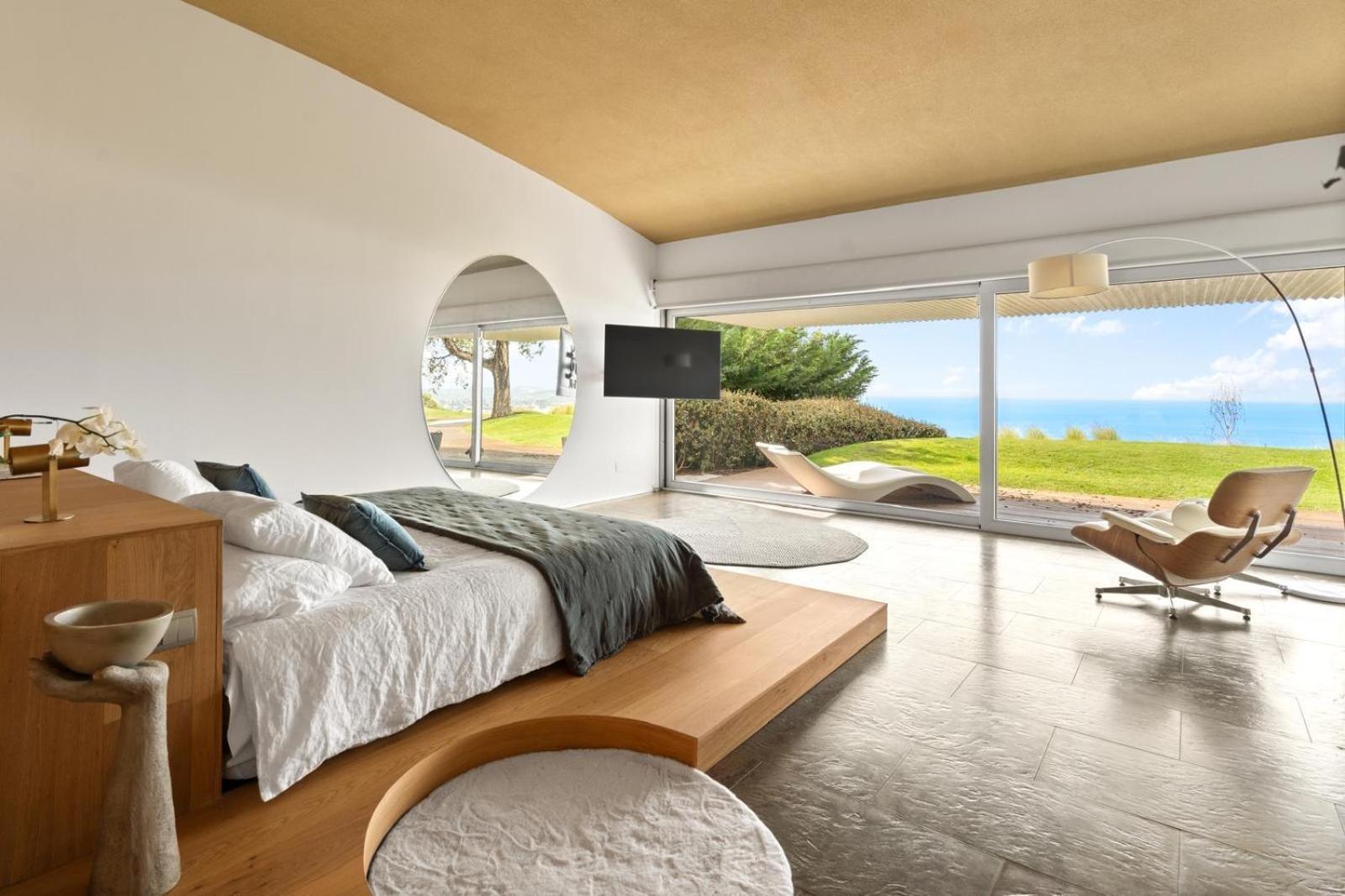 Luxury 5 Bedroom *