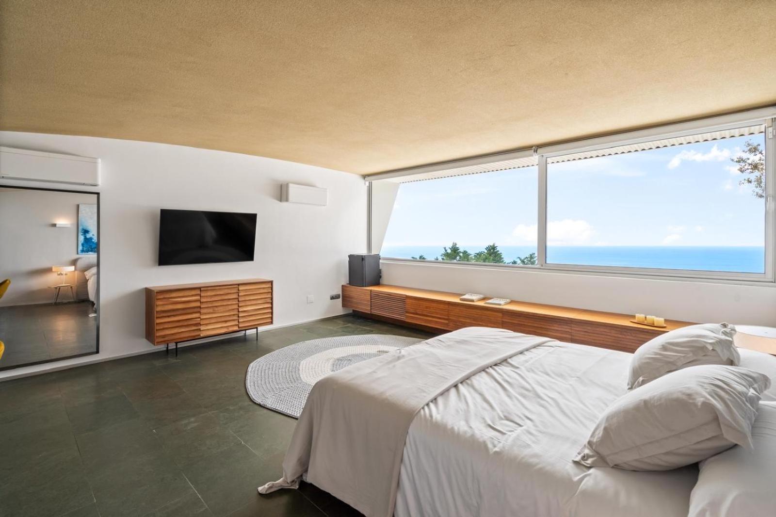 Villa Luxury 5 Bedroom *