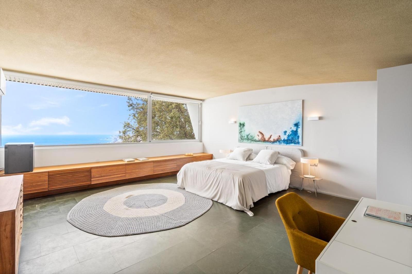 Luxury 5 Bedroom
