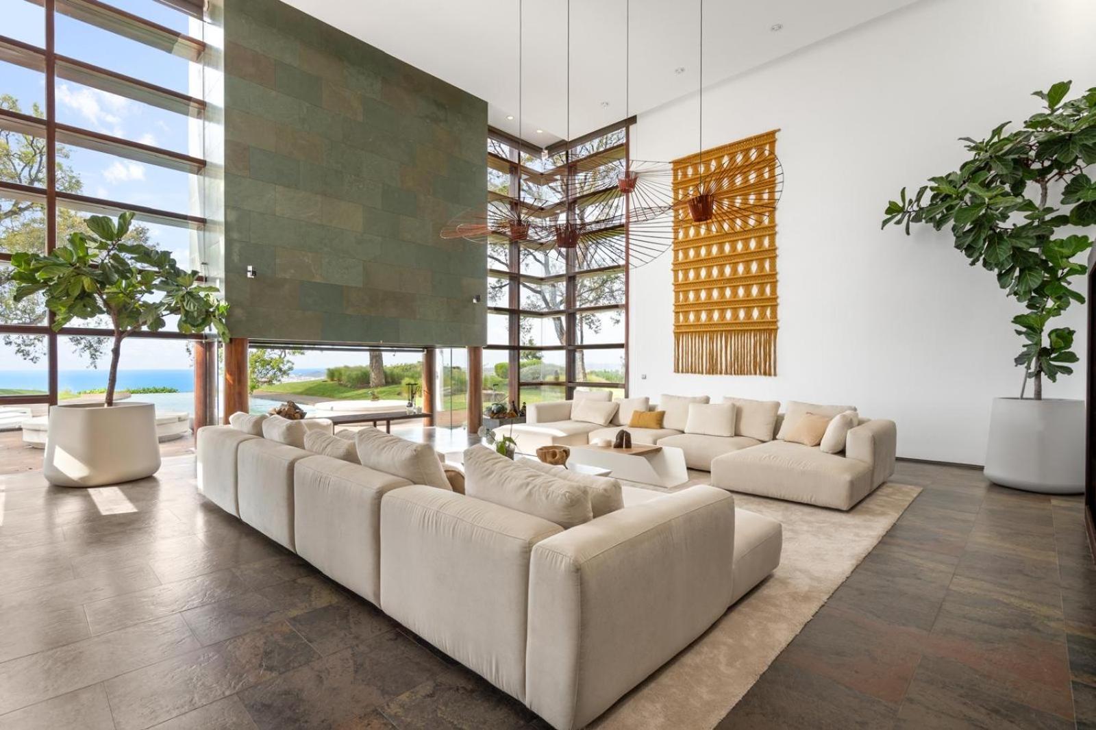 Villa Luxury 5 Bedroom *