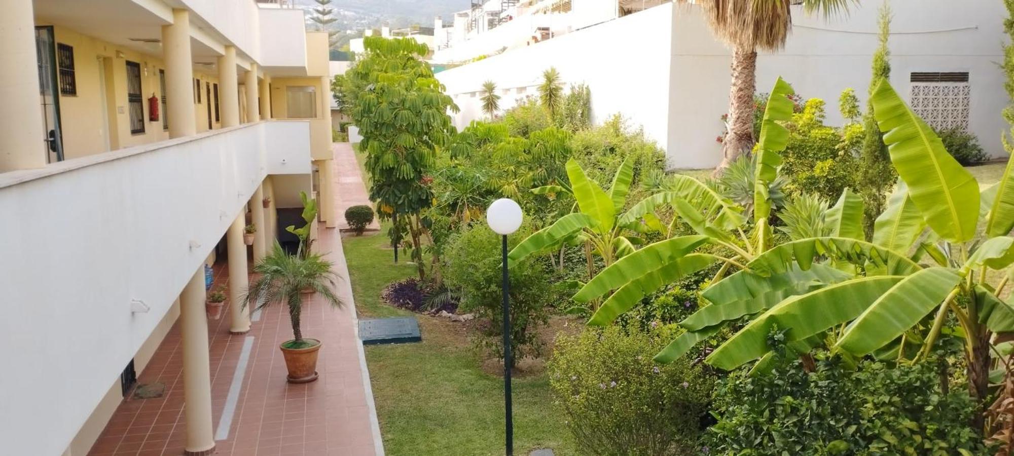 Modern 2 Bedroom Penthouse With Huge Private Roof Terrace,free Parking And Free Wifi *