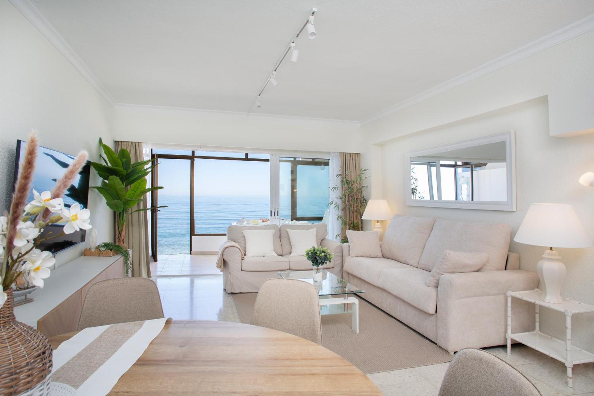 Seaside Paradise - Walk In, 5 Meters To The Ocean Apartment *