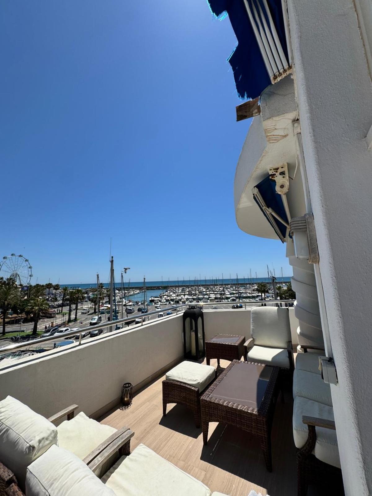 Lujoso Atico Duplex En Puerto Marina Apartamento