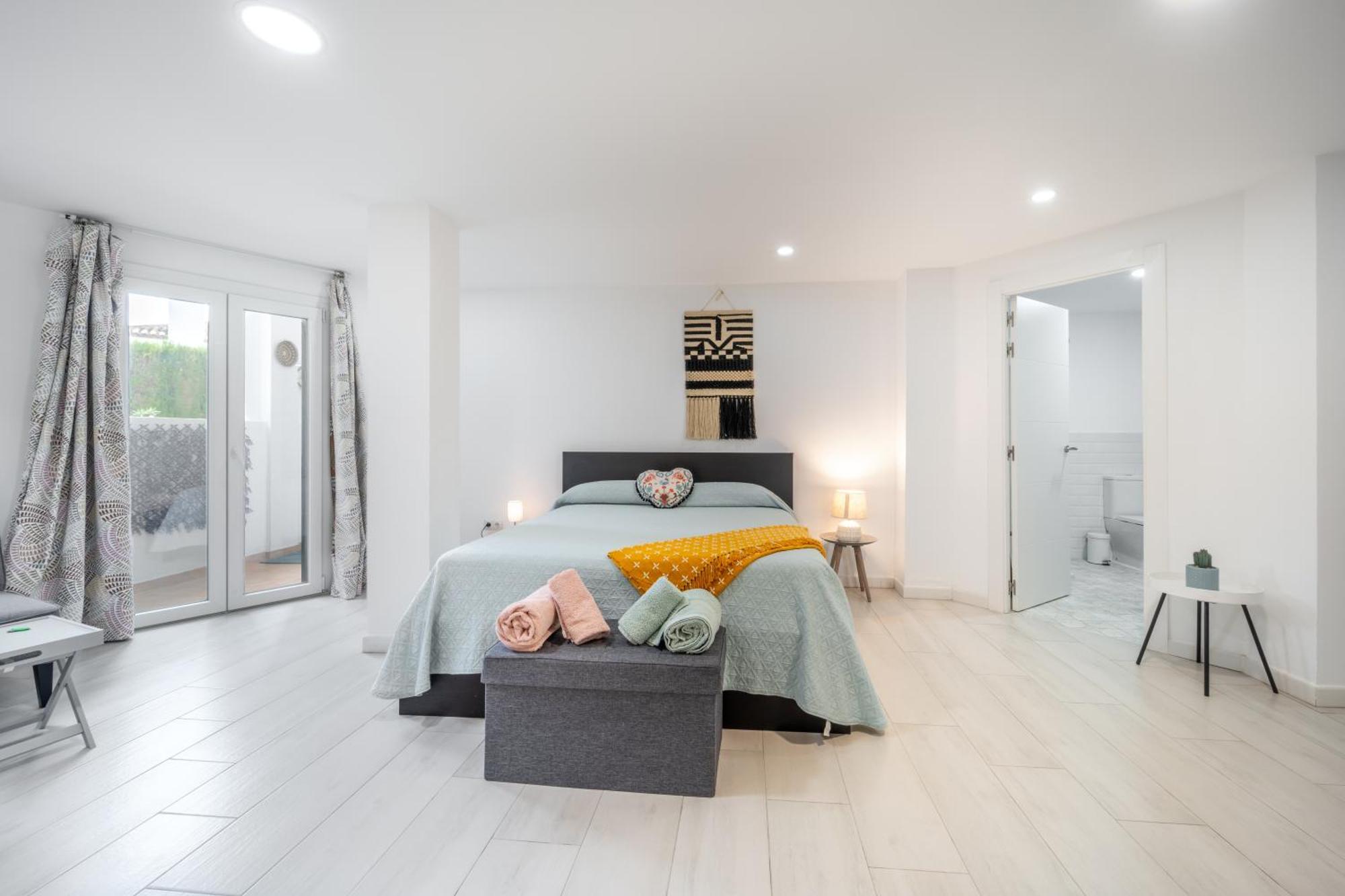 A Terrace With Sea View, 2 Bedrooms In Apartment Benalmadena