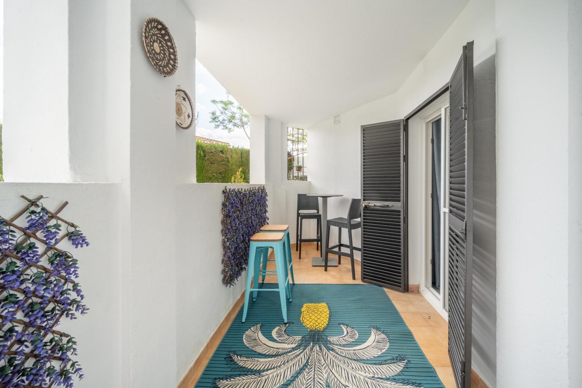 A Terrace With Sea View, 2 Bedrooms In Apartment