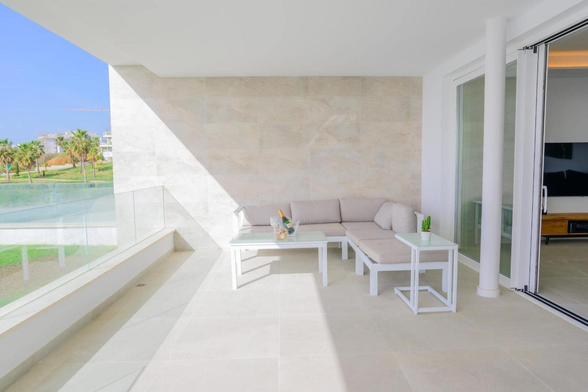 Luxurious 3 Bed With A Lovely Sea View In Carvajal Apartment Benalmadena