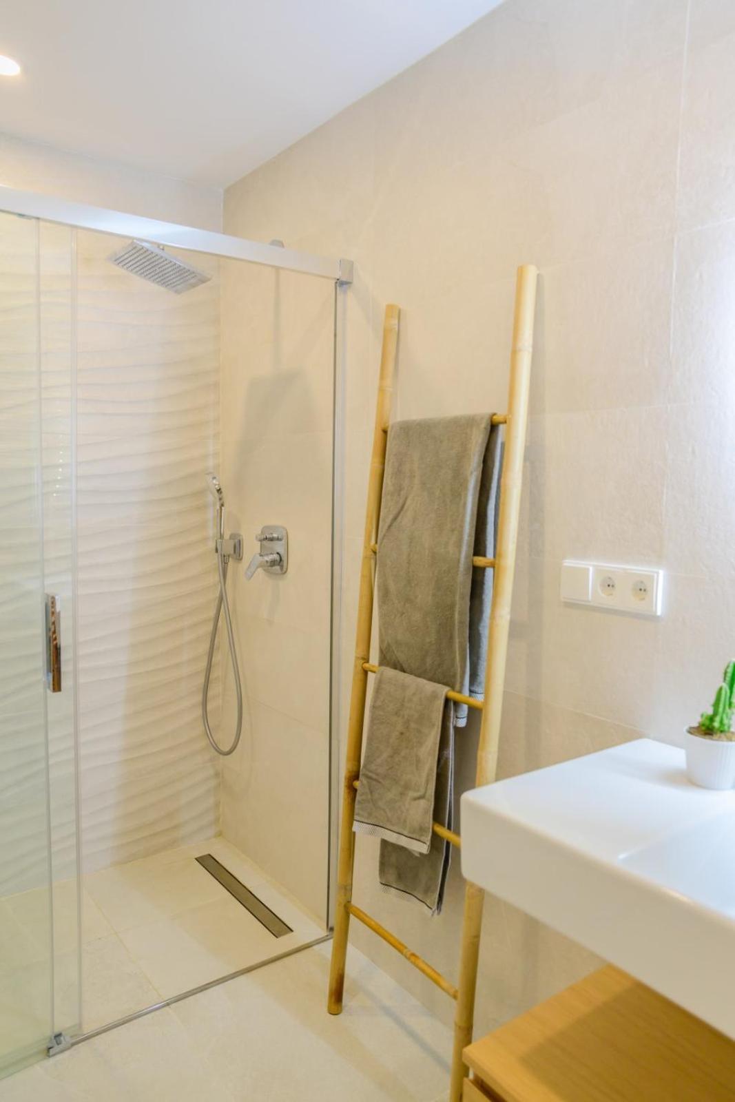 Luxurious 3 Bed With A Lovely Sea View In Carvajal *