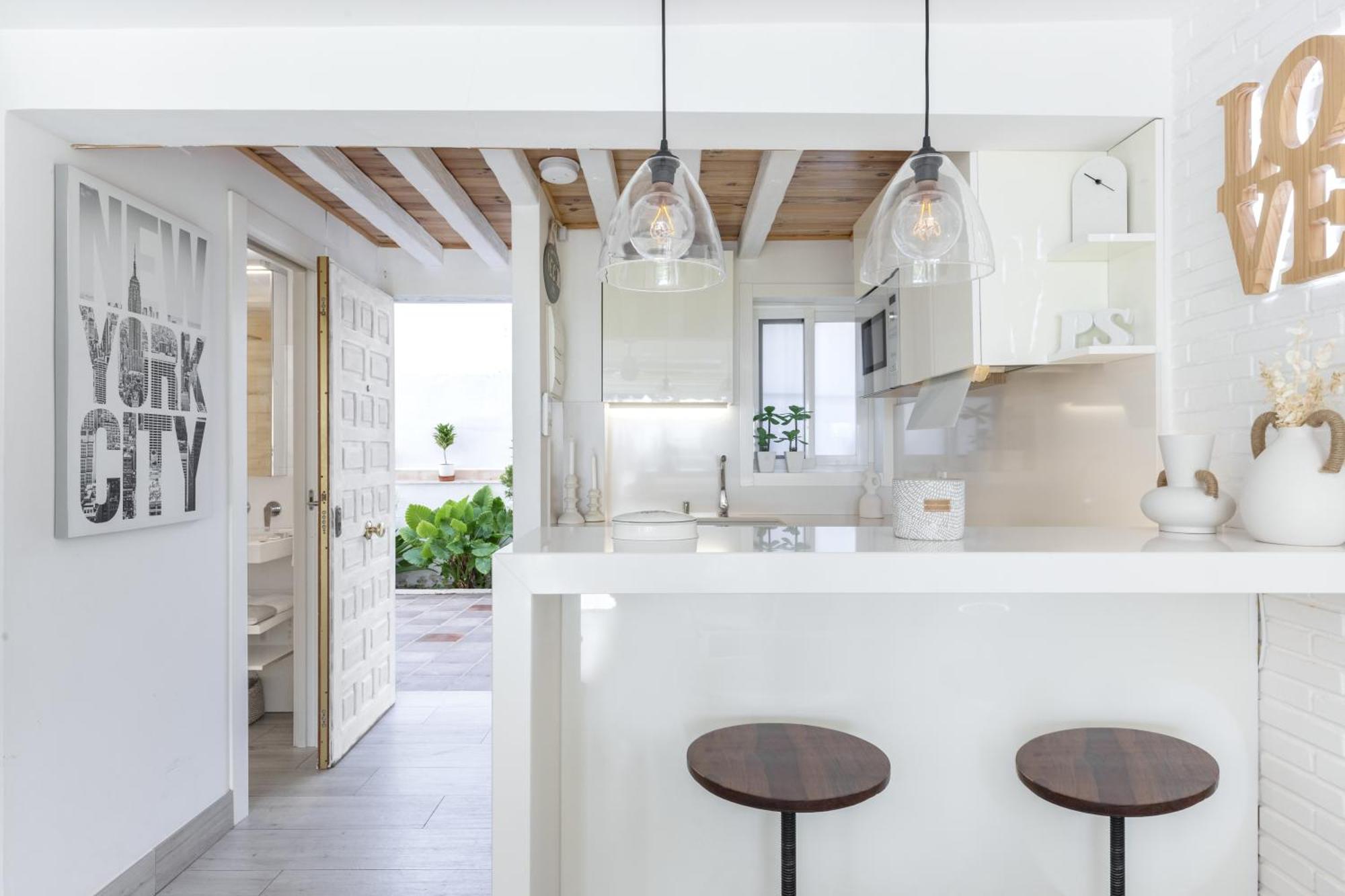 Apartment White Summer 2022 *