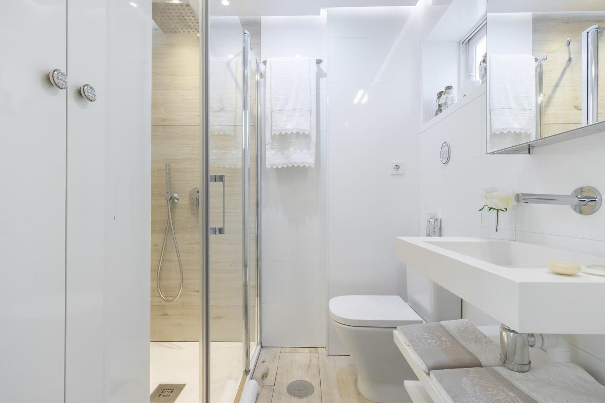 Apartment White Summer 2022 *
