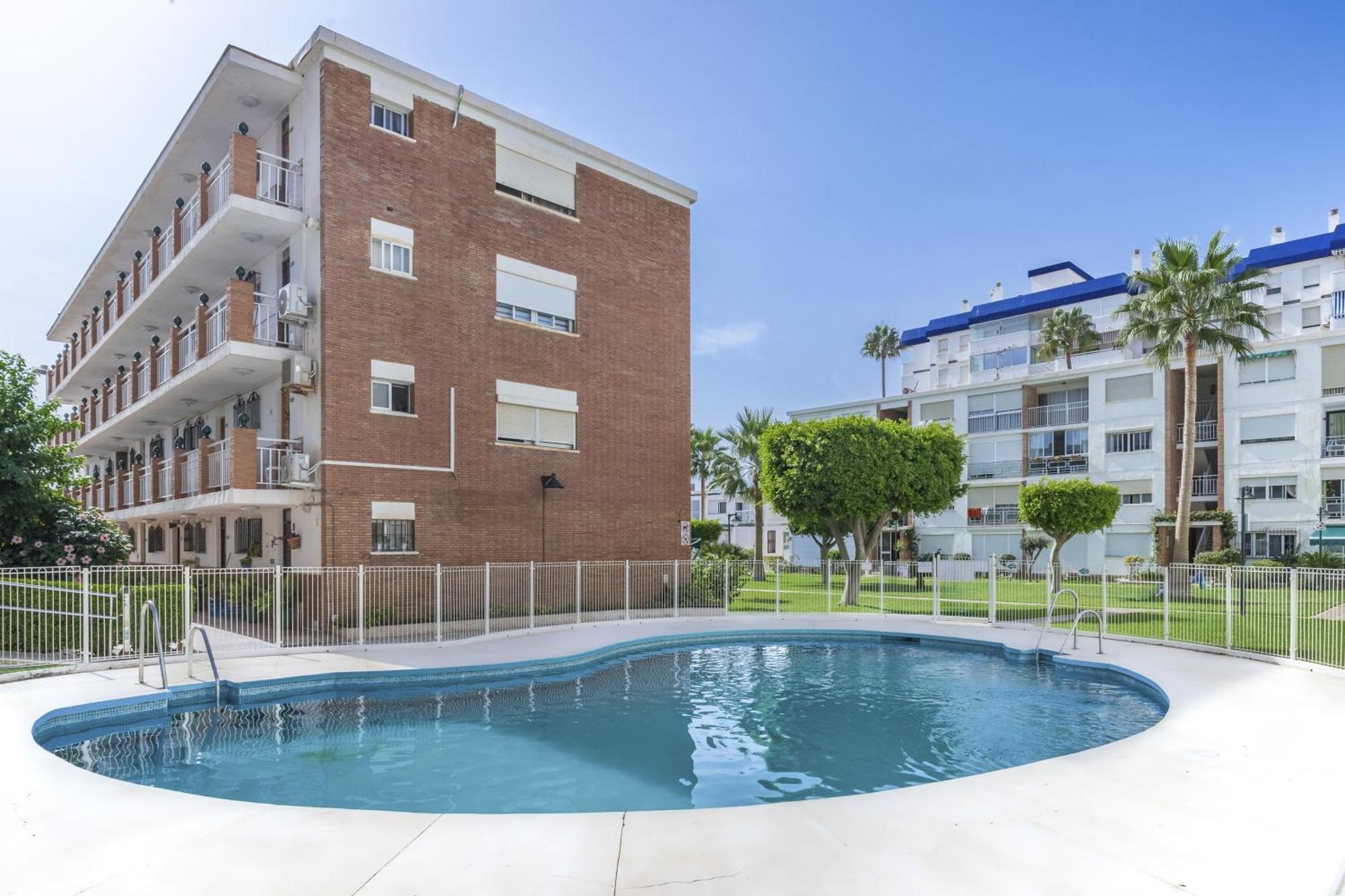 White Summer 2022 Apartment *