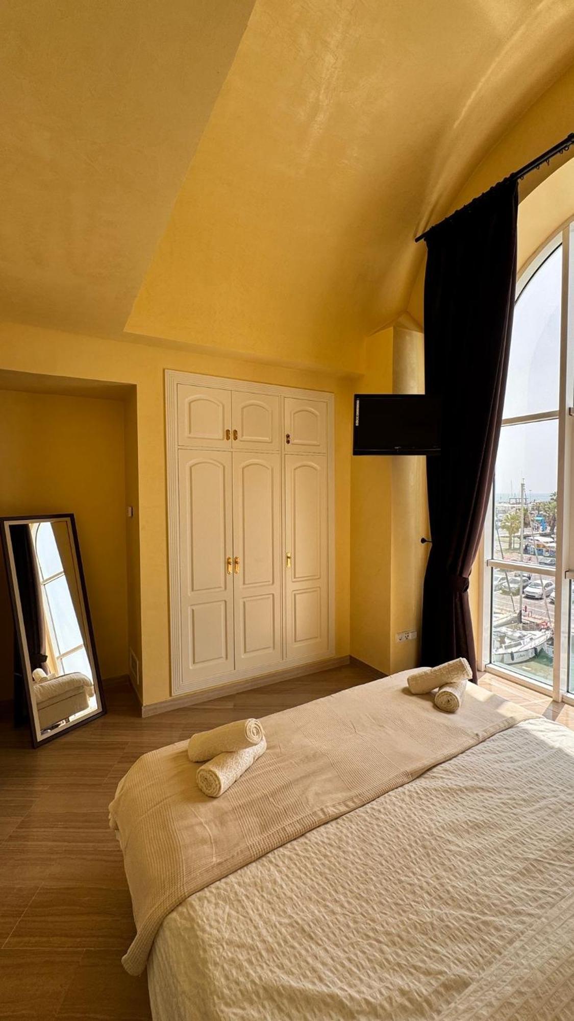 Lujoso Atico Duplex En Puerto Marina Apartamento *