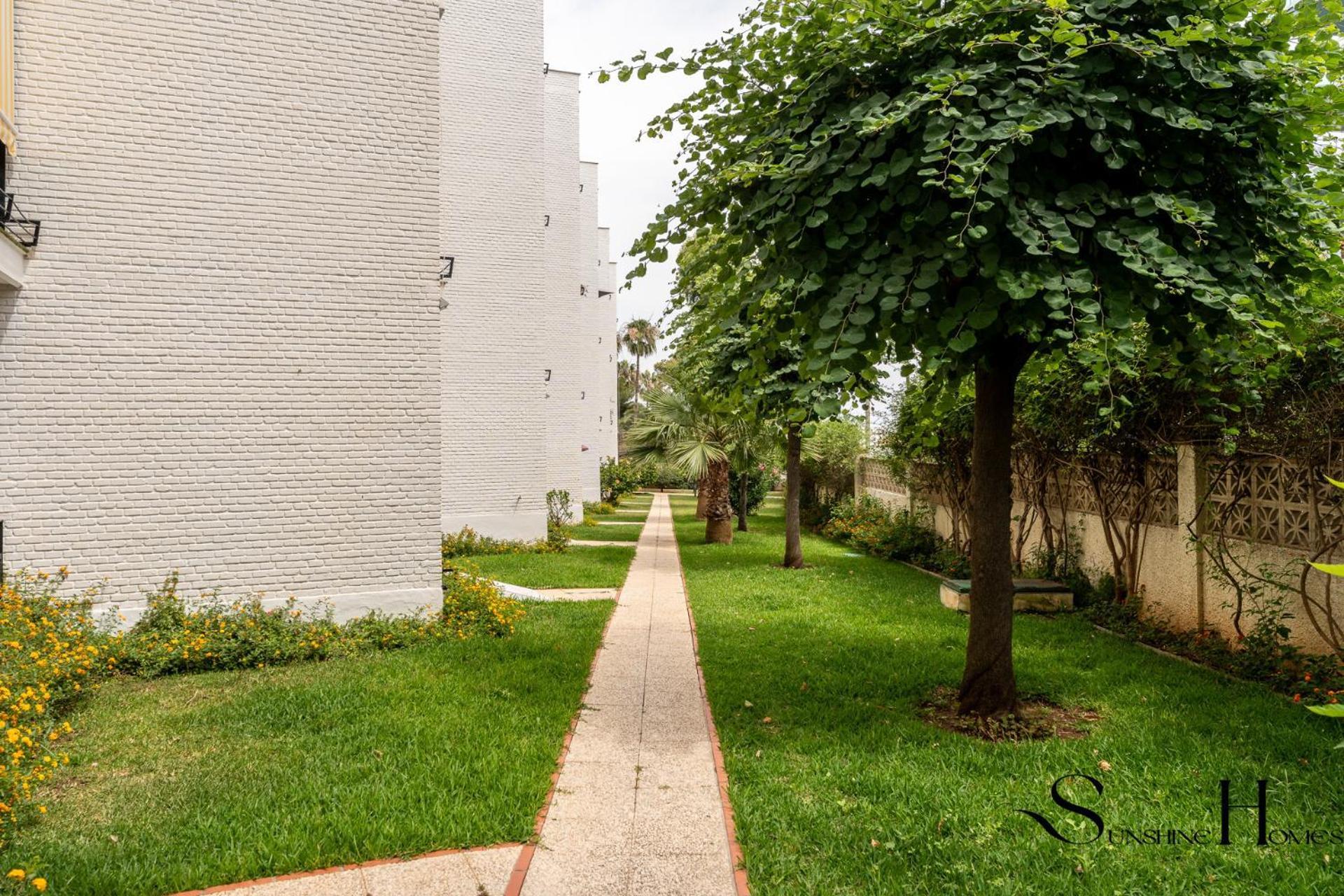 Great Location, Sea View, 2 Bedroom, Steps From The Apartment