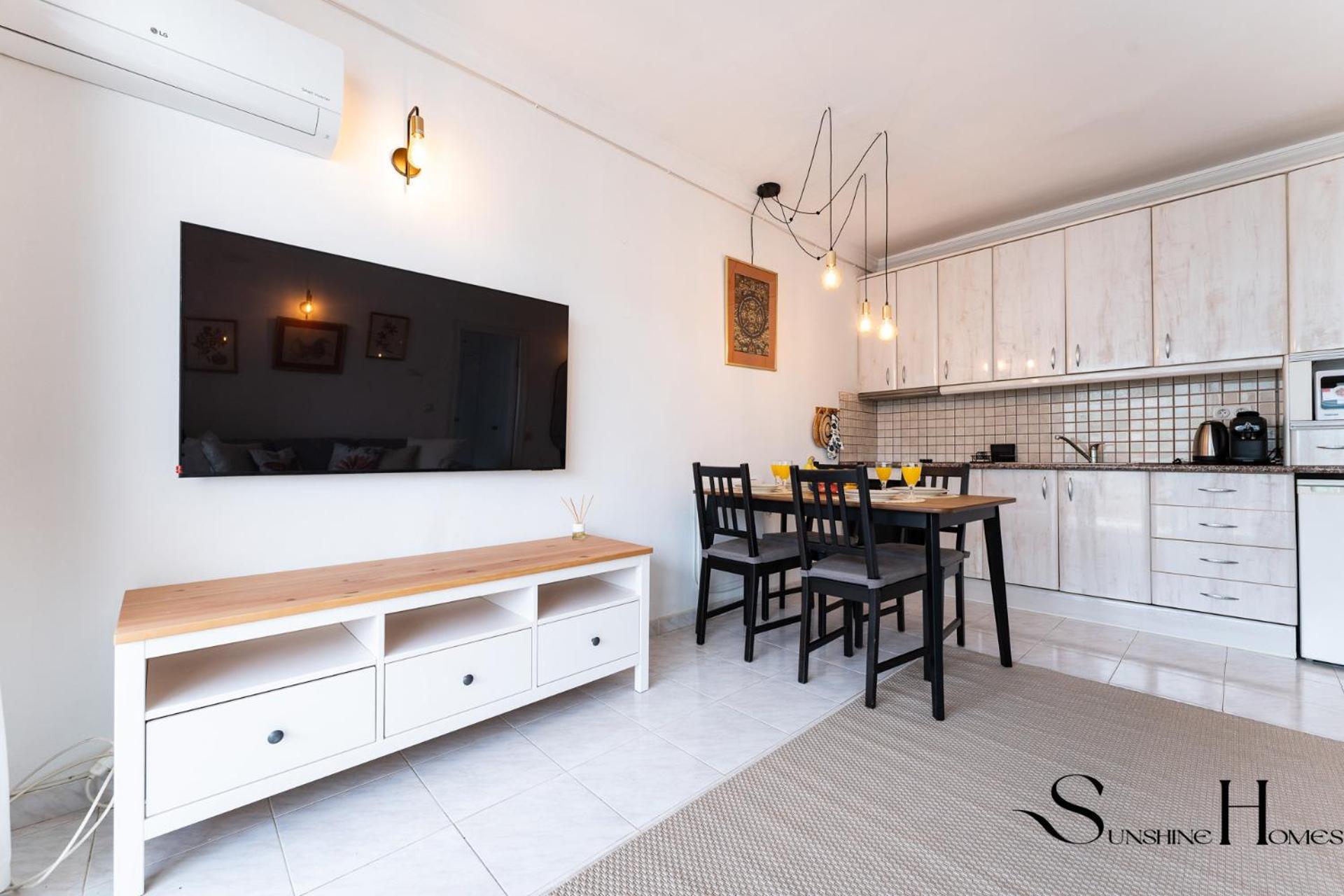 Apartment Great Location, Sea View, 2 Bedroom, Steps From The