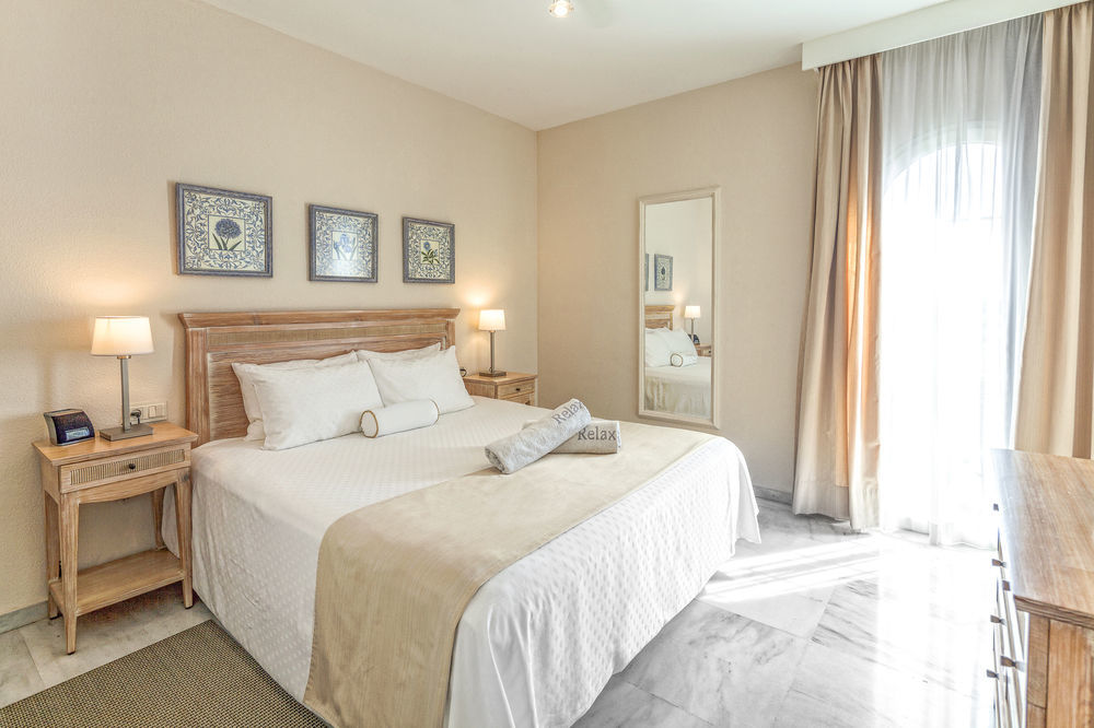 Aparthotel Royal Oasis Club At Pueblo Quinta 3*