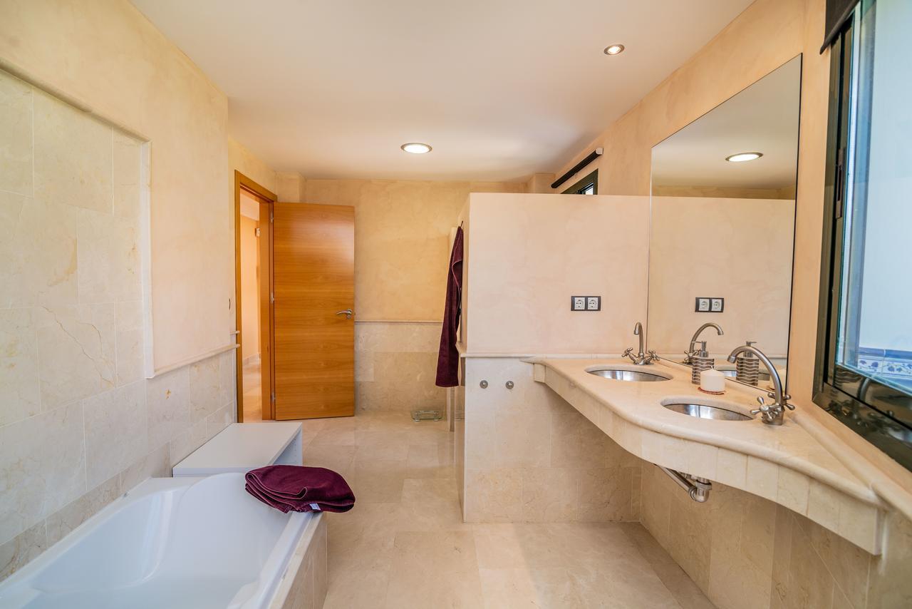 N&a Stunning 2bdr With Sea Views Villa