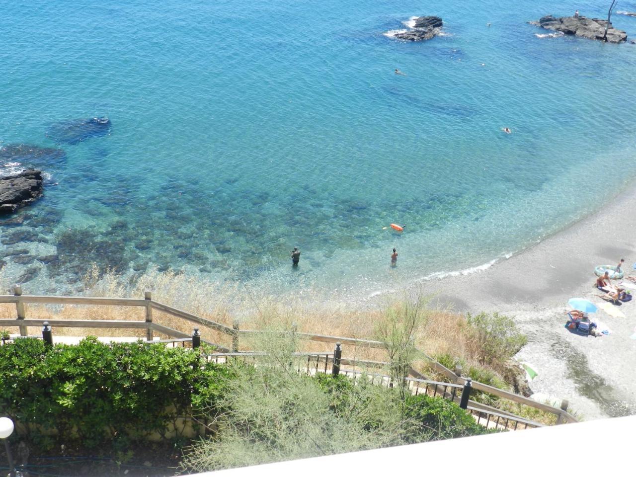 Costa Quebrada Residencial 1 *