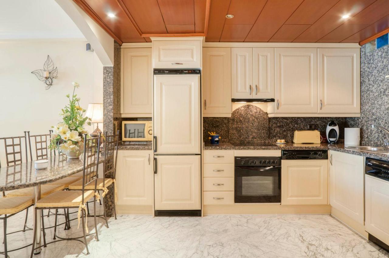 Del Parque Flats - Puerto Marina Apartment *
