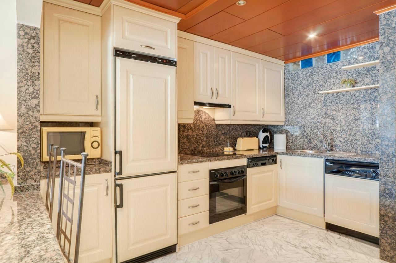 Del Parque Flats - Puerto Marina Apartment