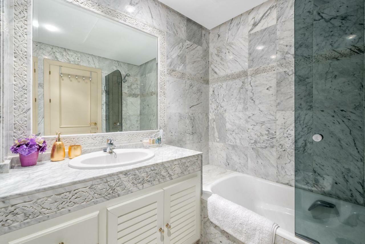 Wintowinrentals Luxury And Sea View Inside Puerto Marina Apartment *