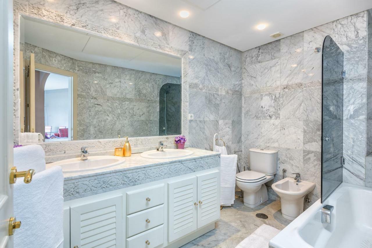 Wintowinrentals Luxury And Sea View Inside Puerto Marina Apartment *