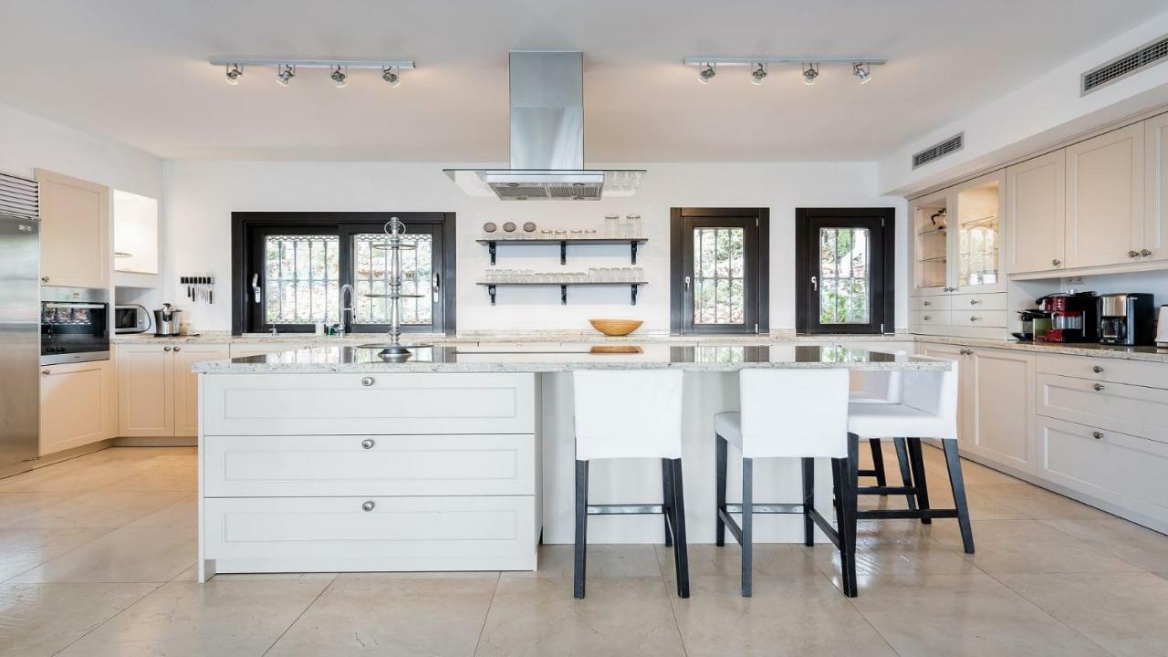 4mill Euro 700m2 Newly Renovated Mansion With Huge Garden And Large Heated Pool Villa Benalmadena