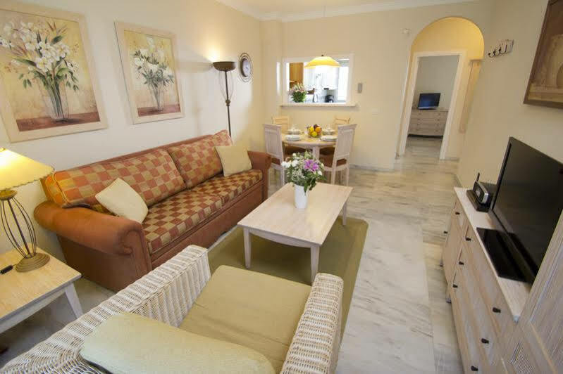 Aparthotel Royal Oasis Club At Pueblo Quinta 3*