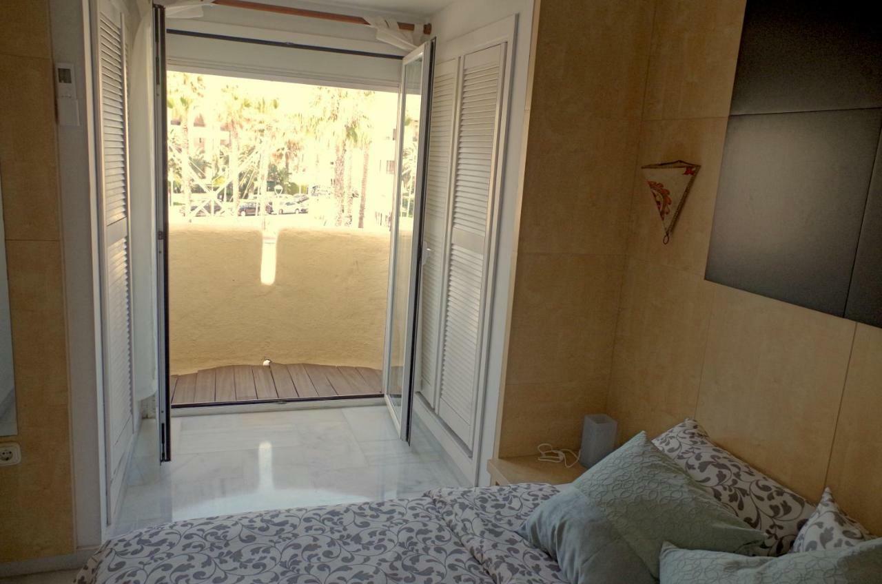Puerto Marina Waterfront Apartment *