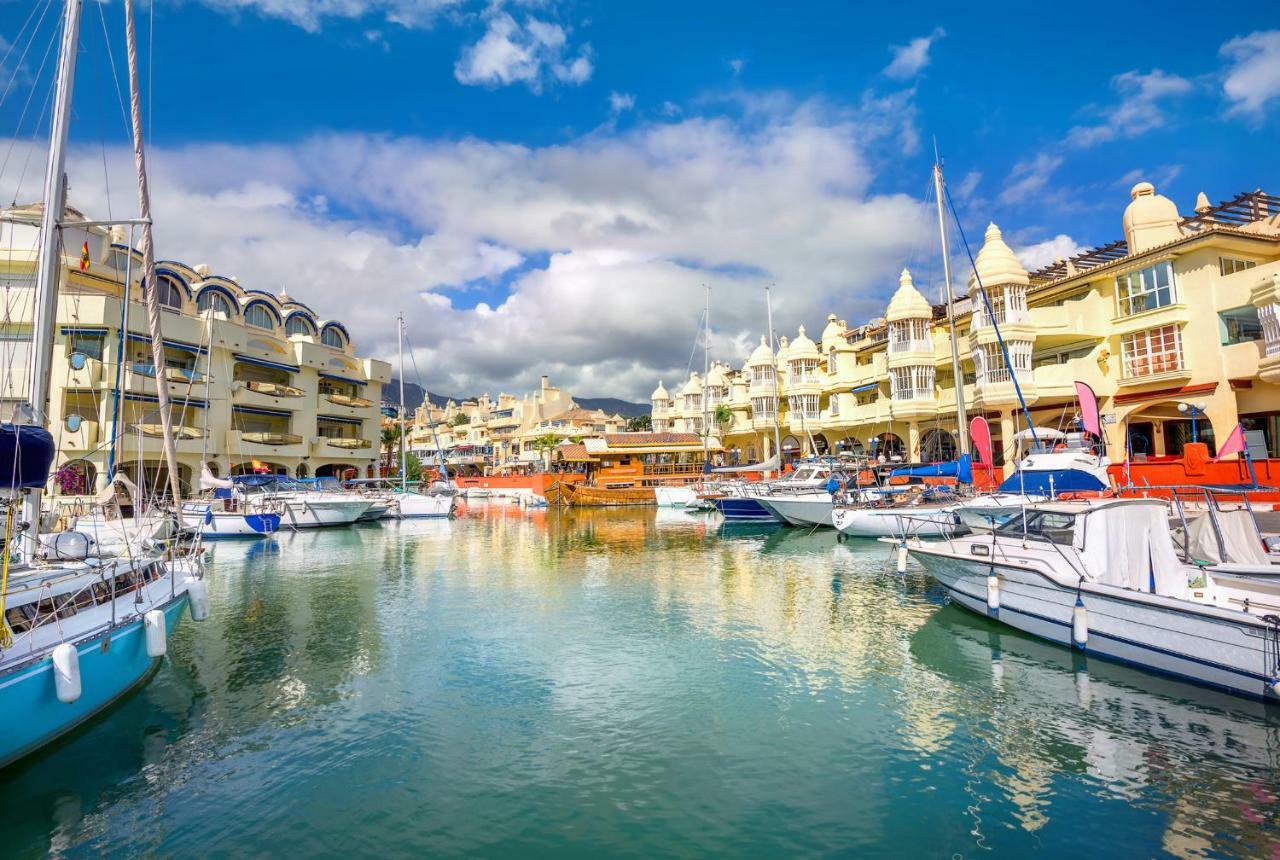 Puerto Marina Waterfront Apartment *