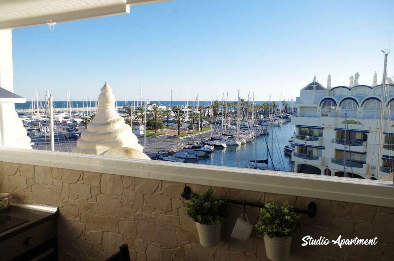 Puerto Marina Waterfront Apartment *