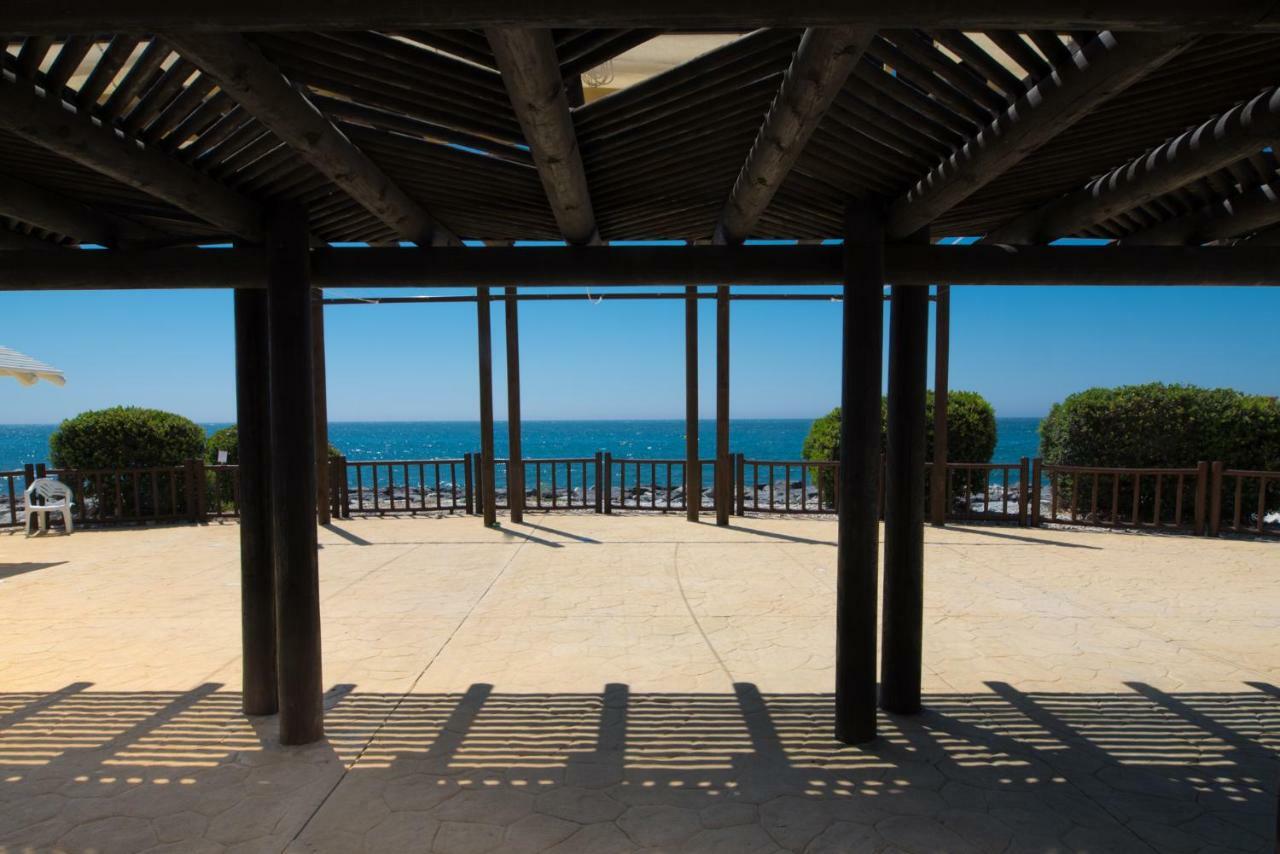 Top Floor Studio Apartment *
