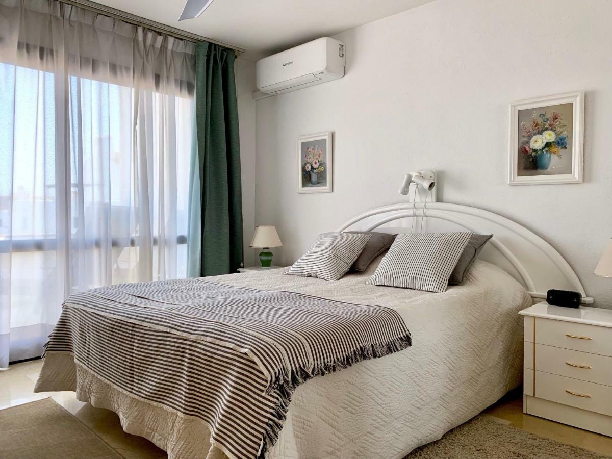 3 Bedroom, 250m From The Beach! Swimming Pool, Parking! Benalmádena
