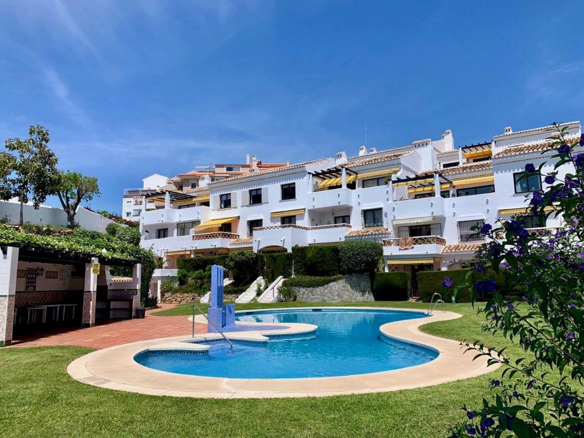 Apartment 3 Bedroom, 250m From The Beach! Swimming Pool, Parking! Benalmádena