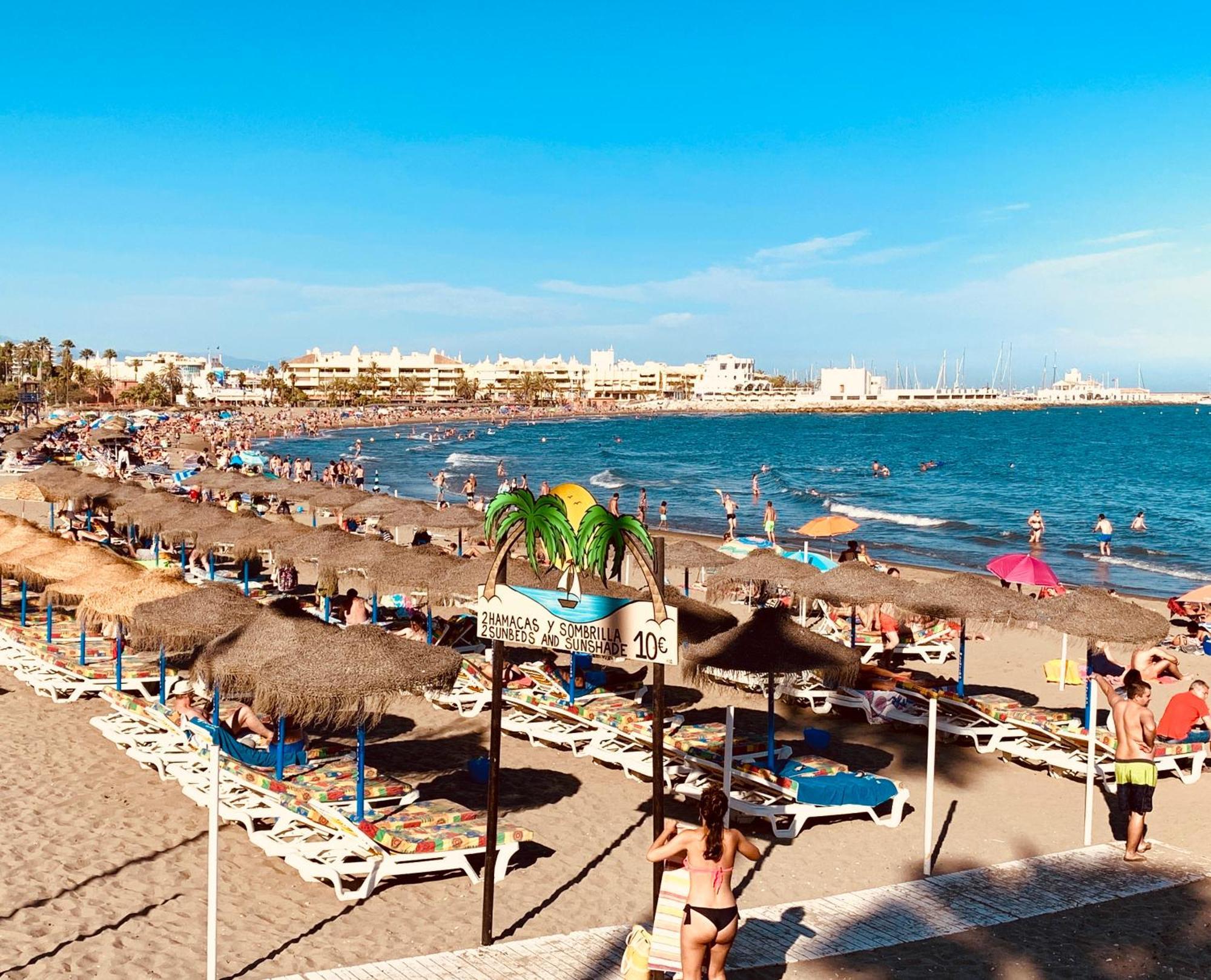 Apartment 3 Bedroom, 250m From The Beach! Swimming Pool, Parking! Benalmádena