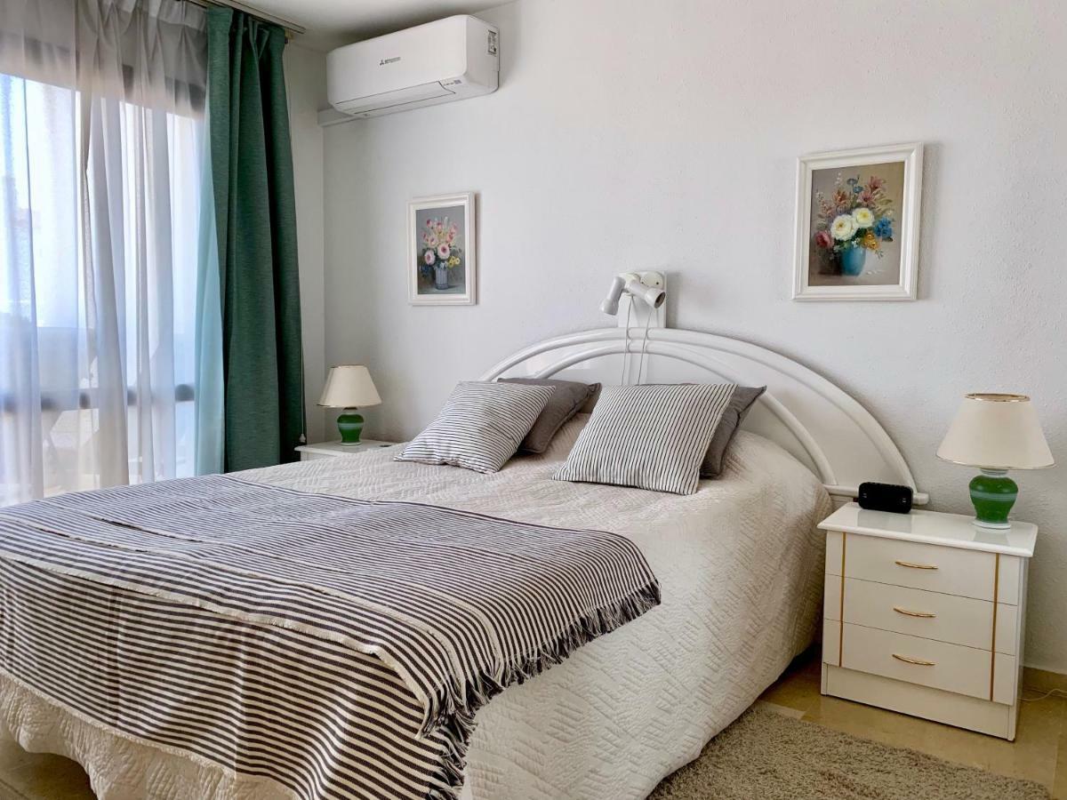 3 Bedroom, 250m From The Beach! Swimming Pool, Parking! Apartment *