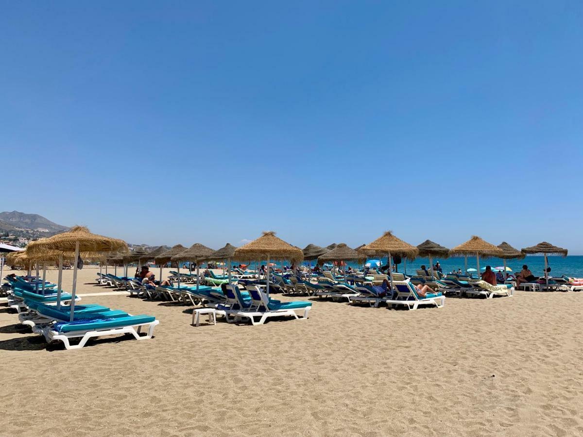 3 Bedroom, 250m From The Beach! Swimming Pool, Parking!