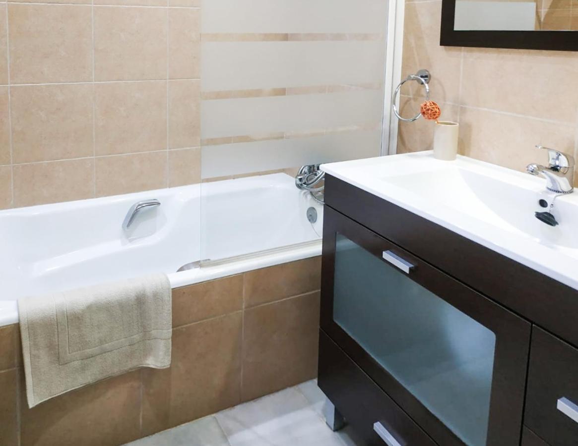 Homelystay-benalmadena, Puerto Marina *