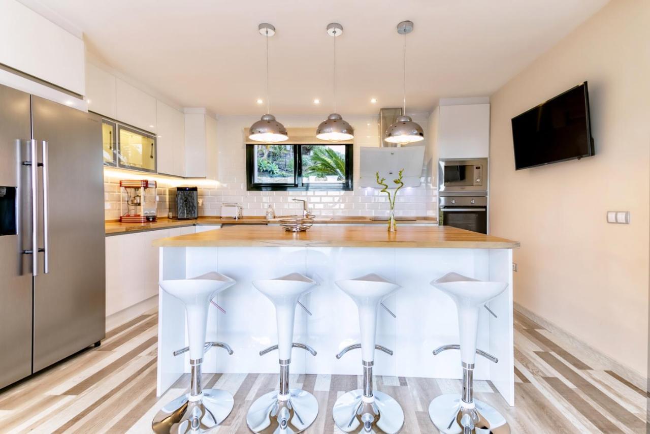 Luxury With Sea Views - Heated Pool-jacuzzi Villa