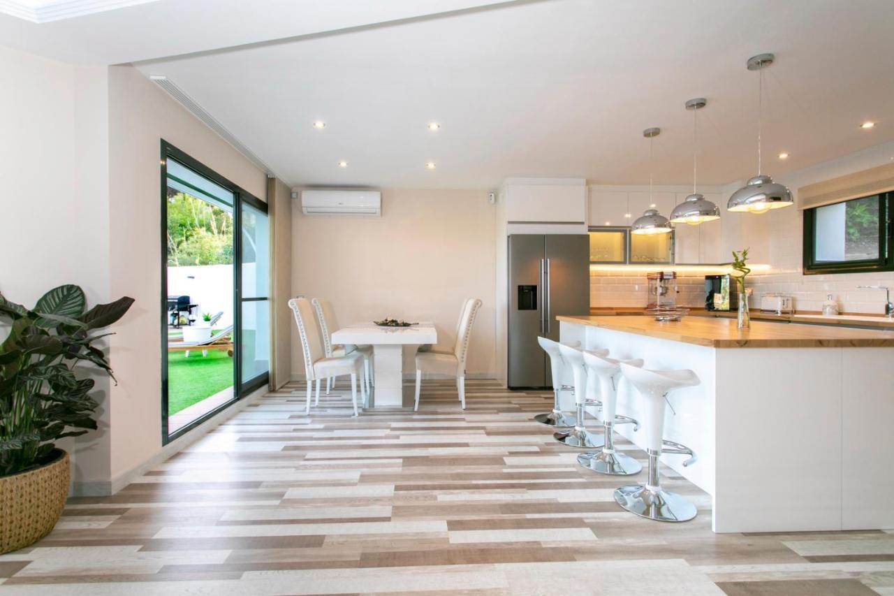 Villa Luxury With Sea Views - Heated Pool-jacuzzi