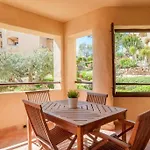 035 - Bright And Relaxing Two Bedroom Apartment With Sea Views From The Gardens