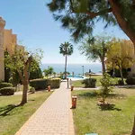 035 - Bright And Relaxing Two Bedroom Apartment With Sea Views From The Gardens