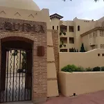 035 - Bright And Relaxing Two Bedroom Apartment With Sea Views From The Gardens
