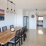 Beautiful Renovated Apartment