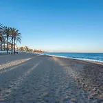Modern Apartment Next To The Beach, Pets Friendly