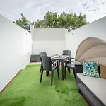 Modern Apartment Next To The Beach, Pets Friendly