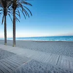 Modern Apartment Next To The Beach, Pets Friendly